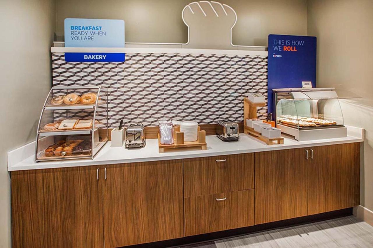 Holiday Inn Express East Peoria - Riverfront By Ihg Ngoại thất bức ảnh